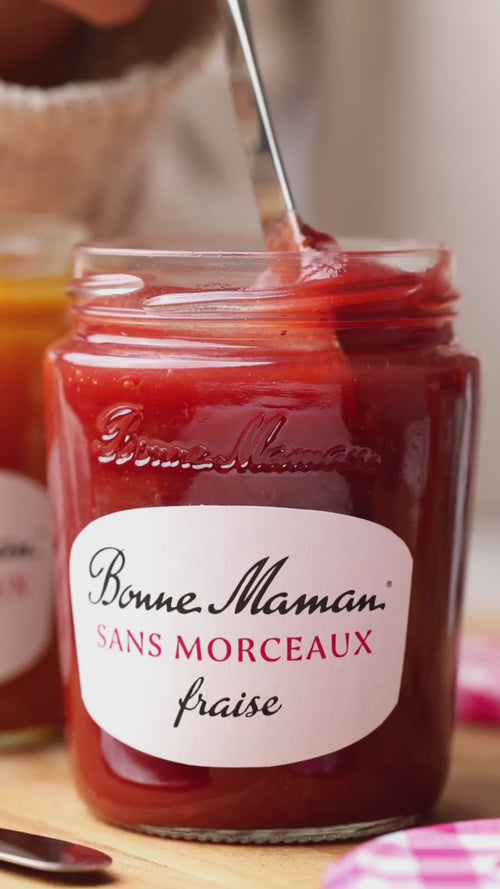 Vidéo de mise en situation de Confiture de Fraise SANS MORCEAUX et son tartineur Bonne Maman - Bonne Maman - 3